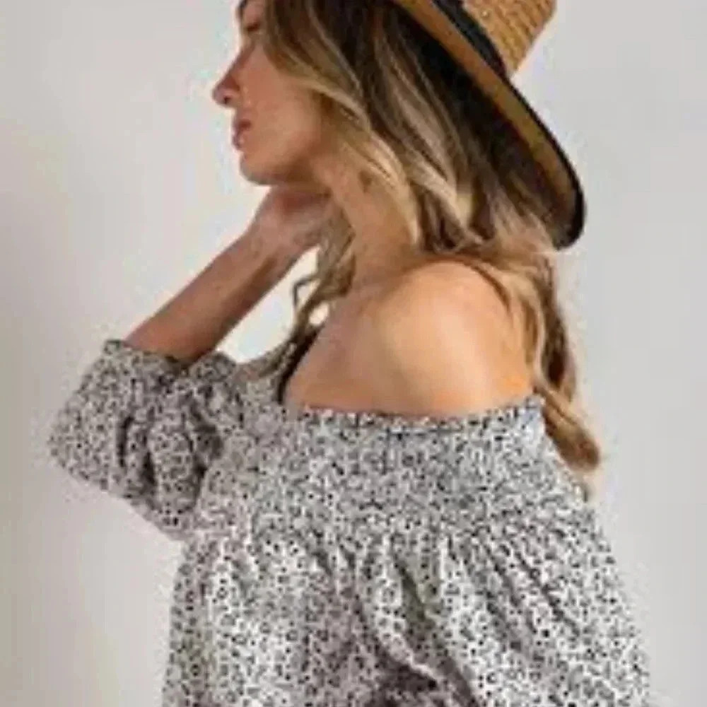W5 off the shoulder‎ blouse size Large